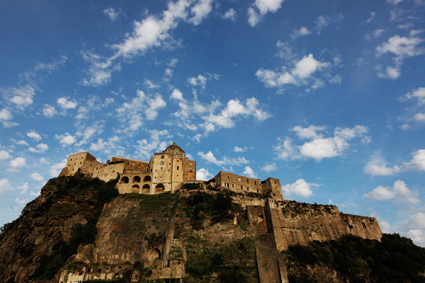 Das Castello Aragonese auf Ischia im Herbst
