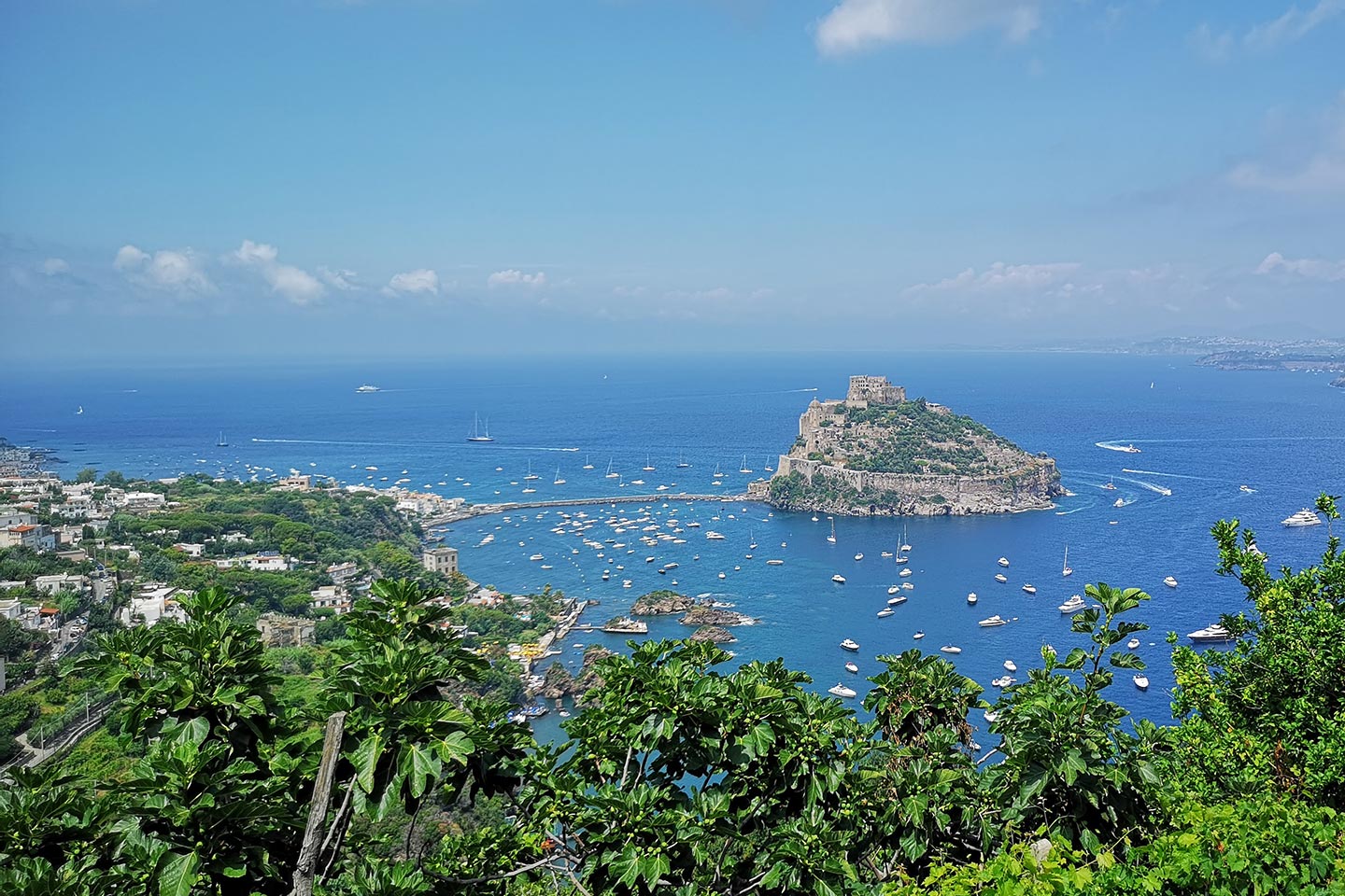 Alstadt, Brücke und Castello Aragonese auf Ischia