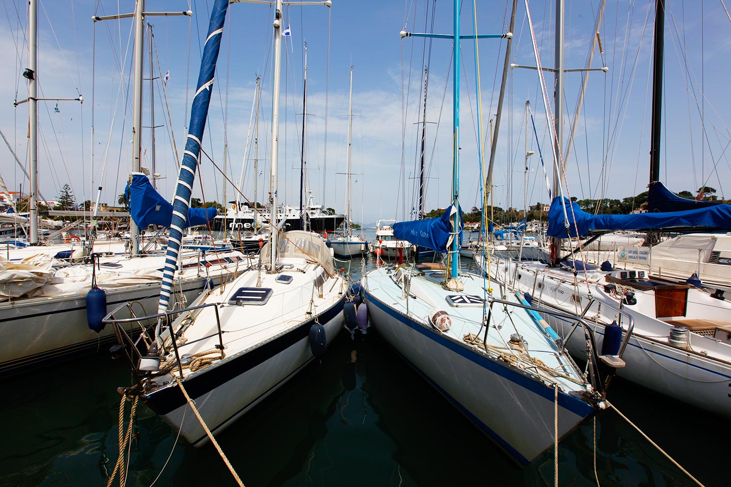 Segelboote am Hafen Ischia Porto 