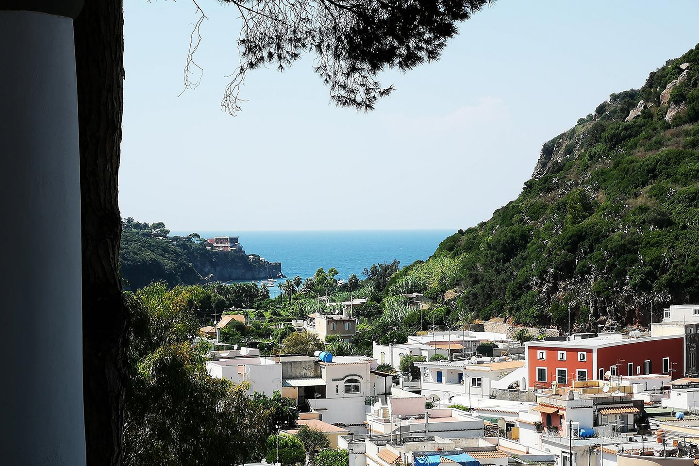 Nekropole im Tal von San Montano auf Ischia