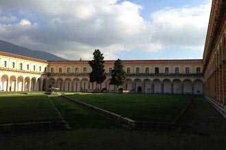 Innenhof der Kartause von Padula im Cilento