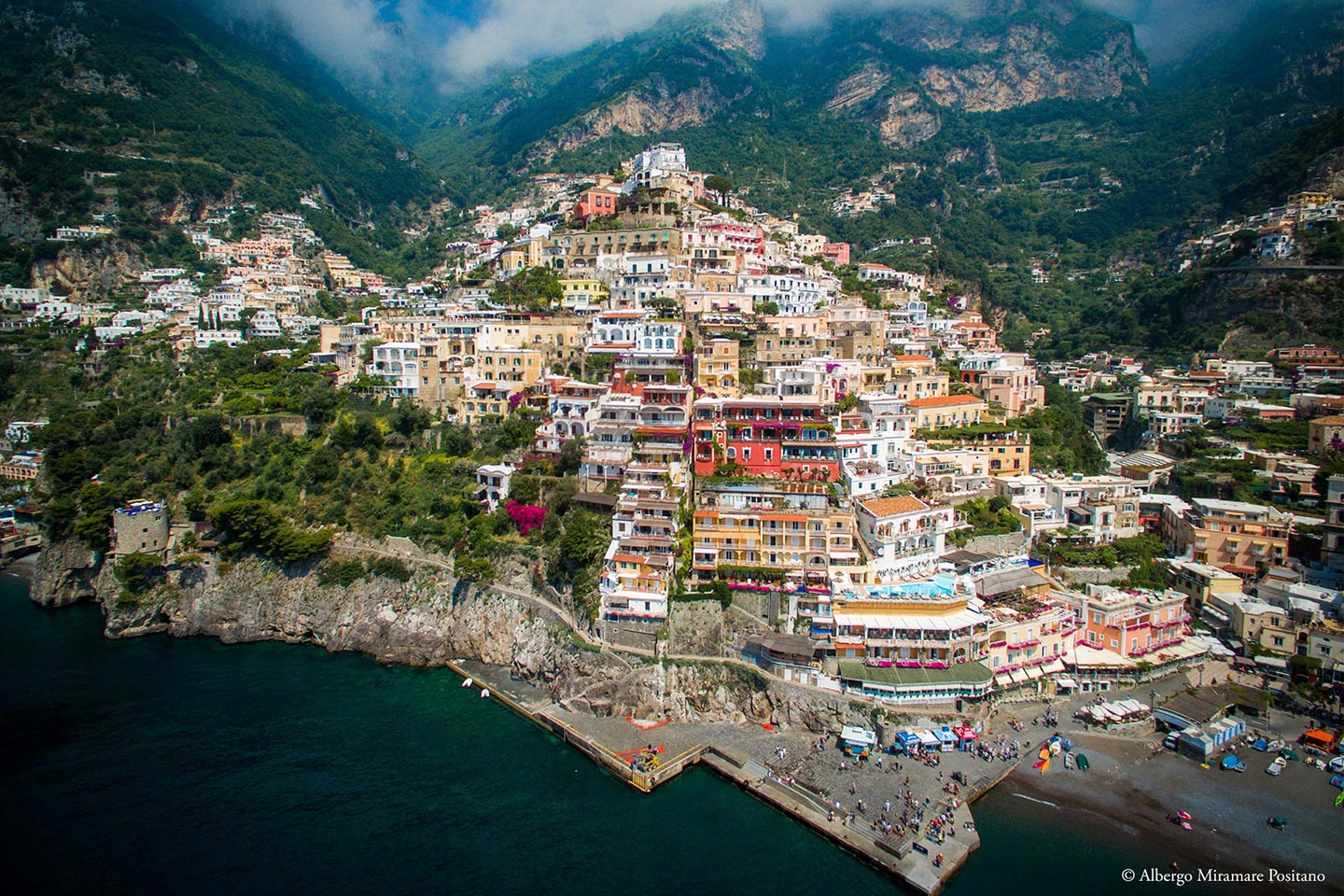 Ein Haus über dem anderen in Positano