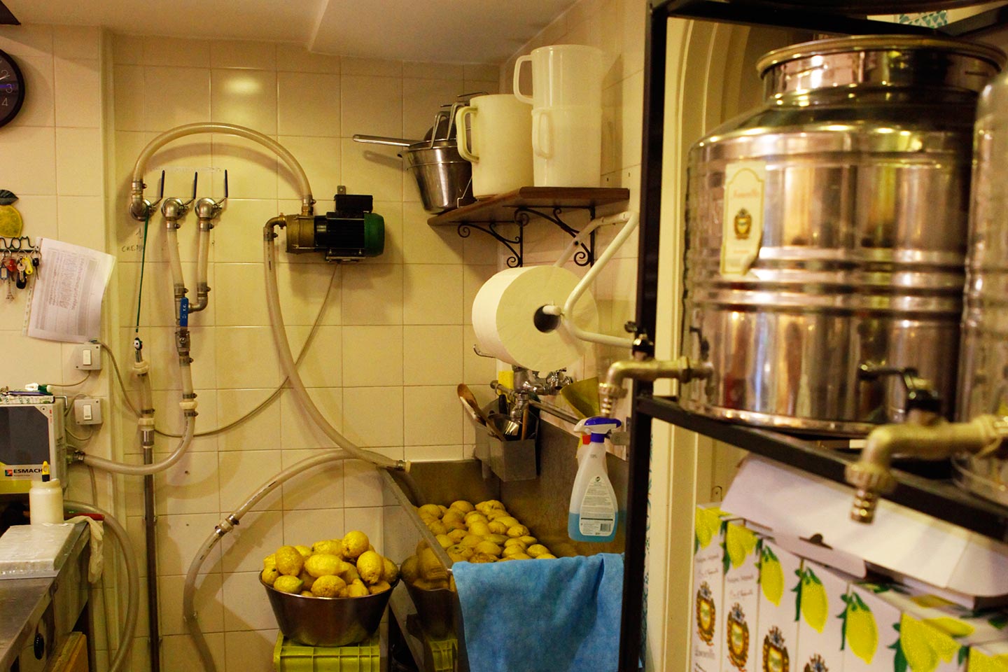 Zitronen waschen in Sorrent